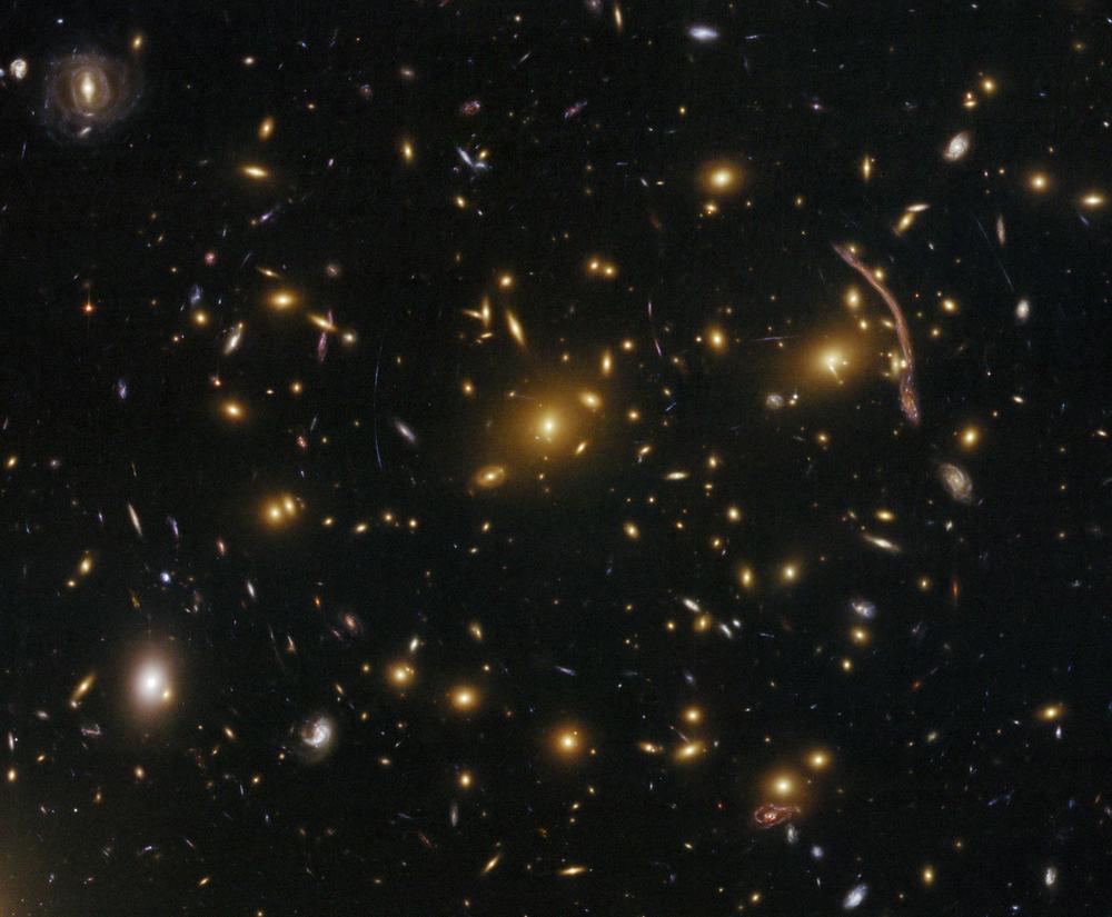 Abell 370: скопление галактик и Гравитационная линза