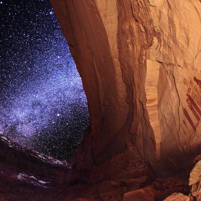 Млечный Путь над древней Группой Духа