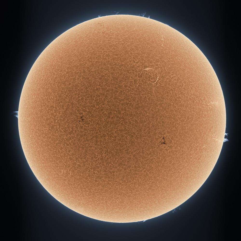 Мерцающее оранжевое Солнце