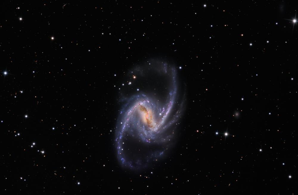 NGC 1365: Великий остров Вселенной